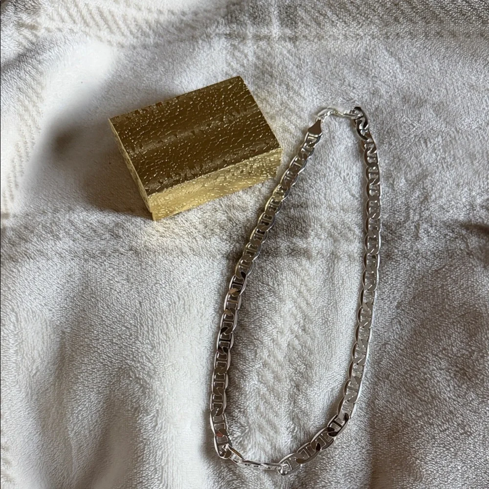 Elegant Silver Chain Necklace - Picture 2 of 2